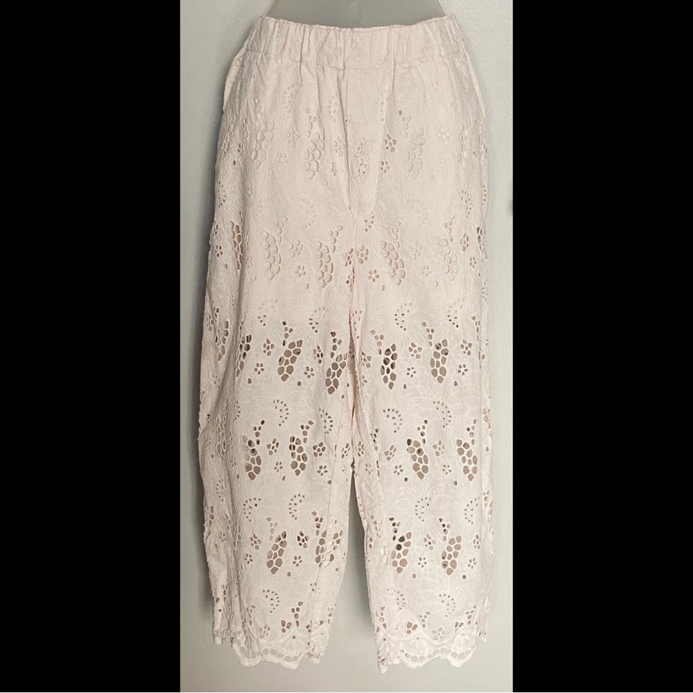 H&M SOLD OUT eyelet embroidered cream pants size M